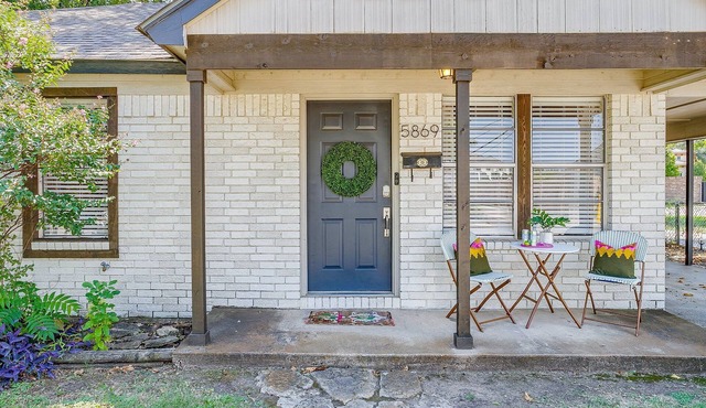 Darling Fort Worth Getaway! Located near The Stockyards,Downtown & TCU