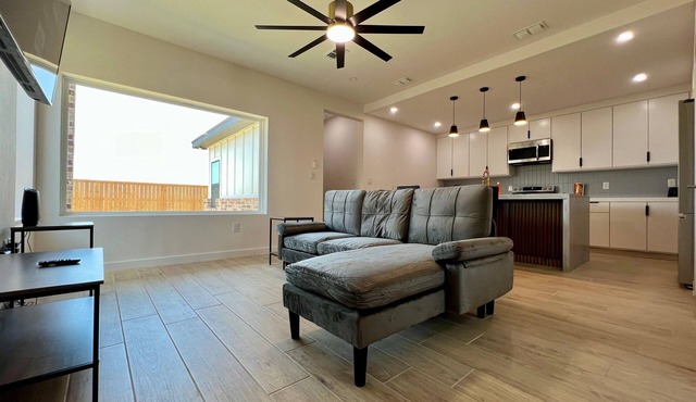 Daytona Beach A - Modern & Cozy 3BD/2.5BA - WiFi