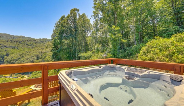 Deck & Fire Pit! Mtn Escape, 12 Mi to Asheville
