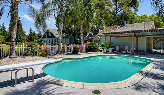 Deck & Fire Pit! Quiet Home Near Sacramento River