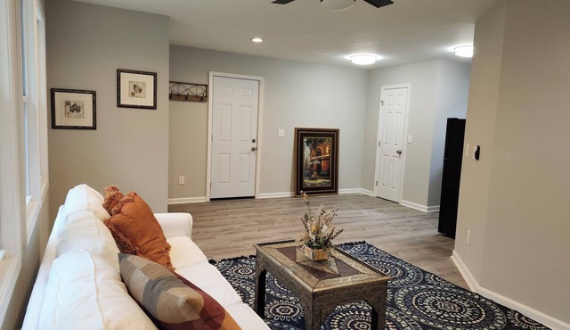 Defoor Diamond World Cup Guest Suite- Private and Peaceful