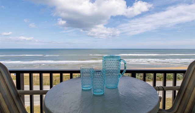 Delightful 2-bedroom condo with oceanfront view in Ormond Beach