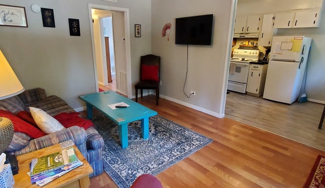Delightful and homey - Fantastic 2br/1ba Apartment