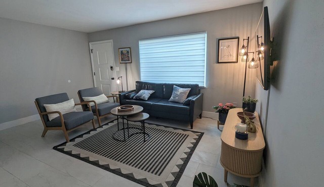 Delightful extended stay 2-bedroom apartment with EV Charging in Orlando