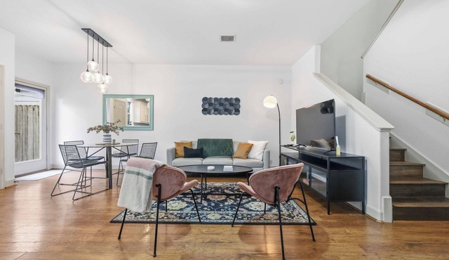 Designer Home · Sleeps 7 · Free Garage Parking · Near Memorial Park