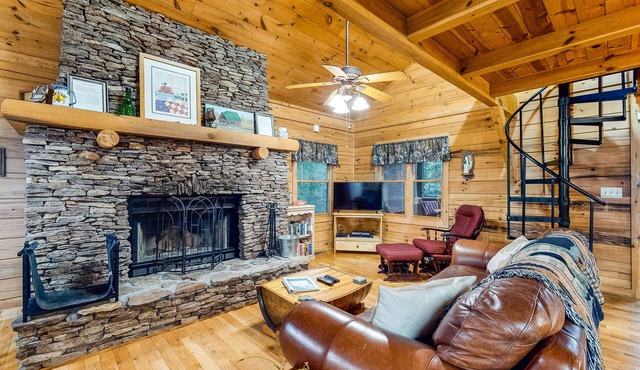Dog-friendly log cabin with covered deck- close to trails & water