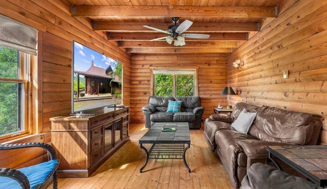 Dog Friendly with Fire Pit and Yard by the River