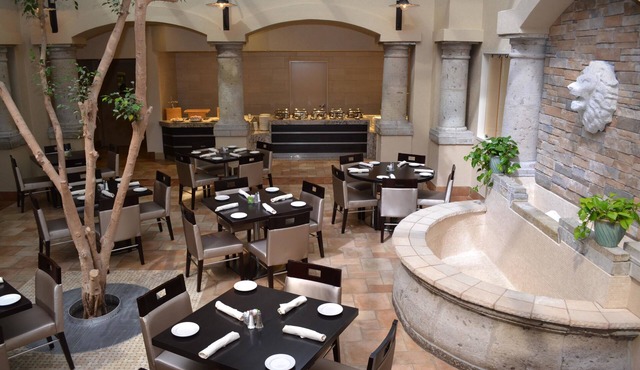 Doubletree by Hilton Houston Hobby Airport