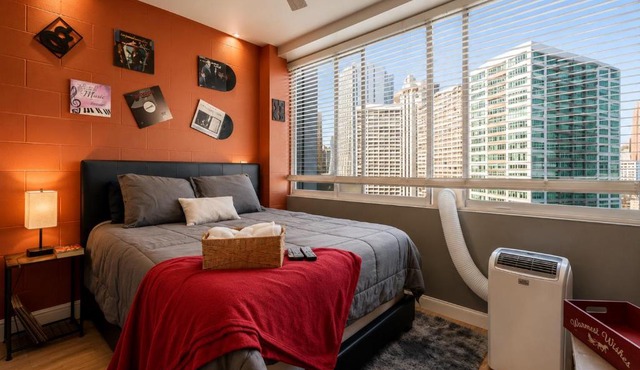 Downtown Atlanta 3BR Condo Pool Access Near Stadium & Arena