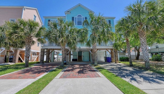 Dreamscaper - Five Bedroom, Four 1/2 Bath Home with private pool