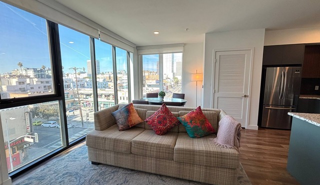 DTLA 1BR Deluxe near K-Town & Staples – Rooftop, Gym, WiFi