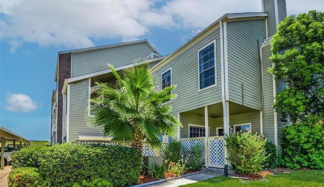 East End Galveston 2-story/2-bedroom Townhome