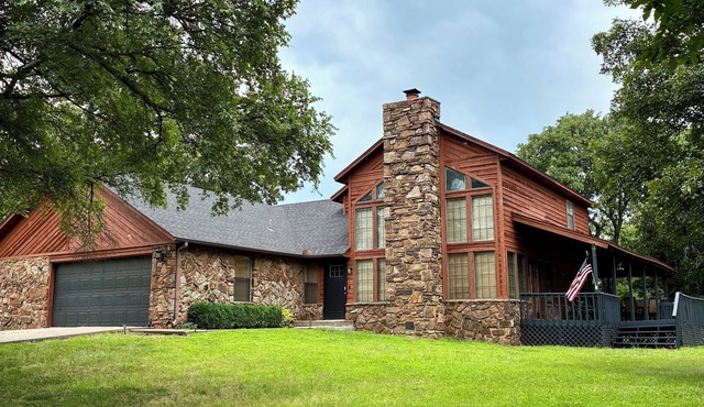 Eastlake Hills Retreat w/Fire Pit - Sleeps 8 - 5 Mins to Lake Tenkiller