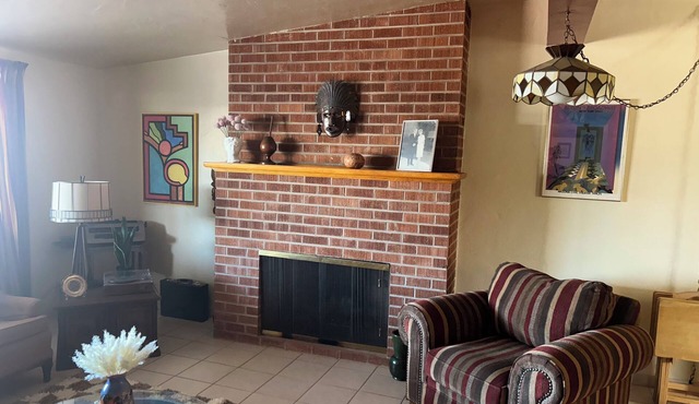 Eclectic Mid-Town Tucson 3-bedroom Home, private pool by University and Downtown
