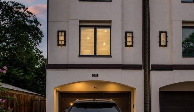 Elegant 3BR 3.5Bath Home with Private Pool