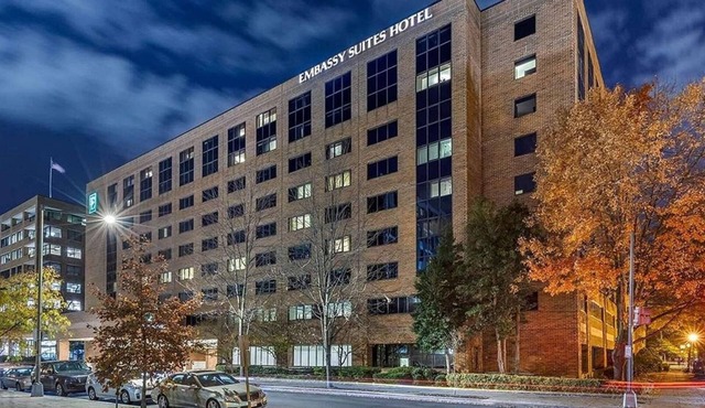 Elegant Georgetown Retreat | Hilton 1BR Suite | Walk to Shops & Dining