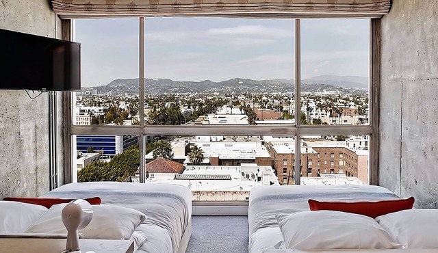 Enjoy a Hassle-Free and Comfortable Stay! Hill View, Near Madison Avenue Park