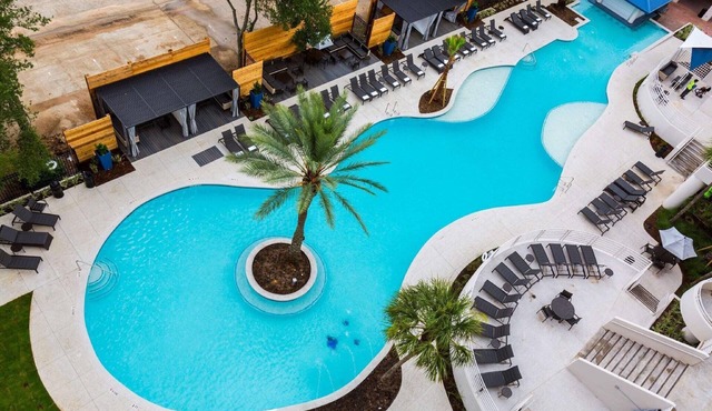 Enjoy Indoor and Outdoor Swimming Pools Near Kemah Boardwalk Texas