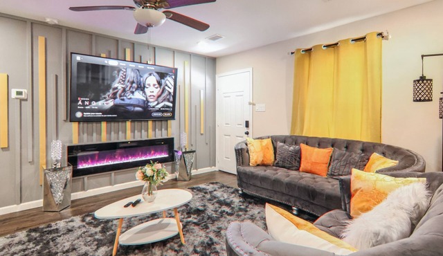 Entire Home by Downtown, NRG, Med Center, Hobby Airport