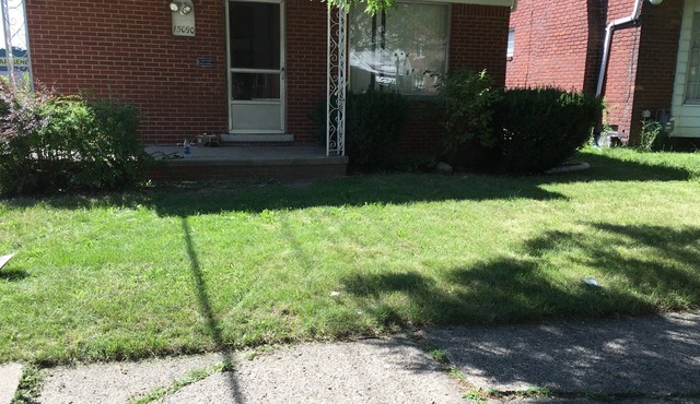 Entire pet friendly single home. 3 Bedrooms.Sleeps up to 10 people.