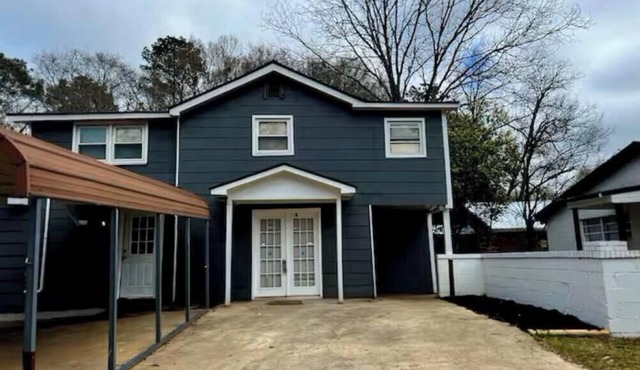 Entire Unit B - Classic & Spacious-2BR