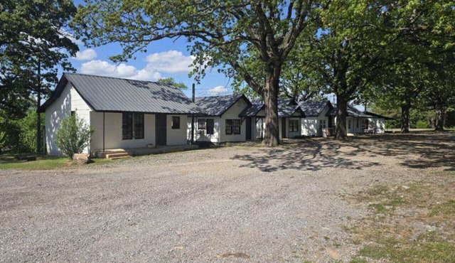 Escape to Cookson Resorts – A Historic Retreat Near Lake Tenkiller Cabin #1
