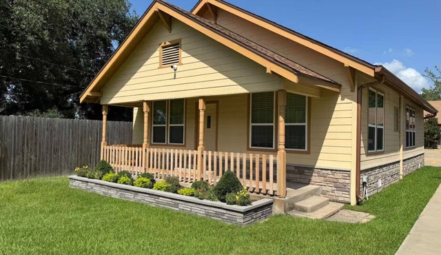 Executive Living 4BR 2BA in Beaumont