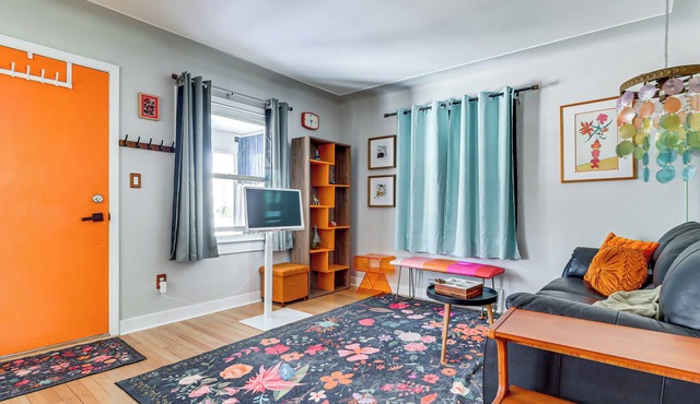 Families Welcome! Colorful Berkley Home w/Yard