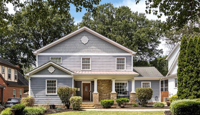 Family Friendly home away from home! Only a 5 minute drive to Uptown Charlotte!