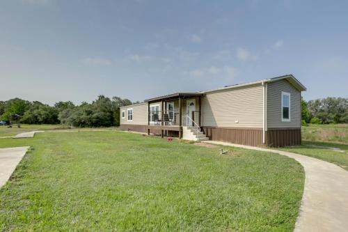 Family-Friendly Home w/Pond, 5 Mi to Splashway!