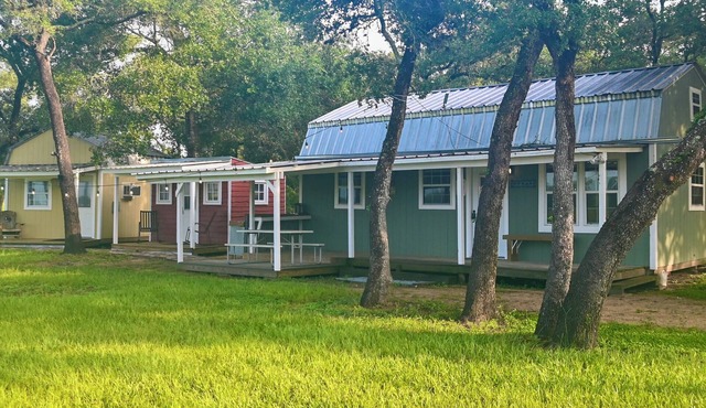Family-Friendly Ranch Compound, 5 Mi to Splashway!