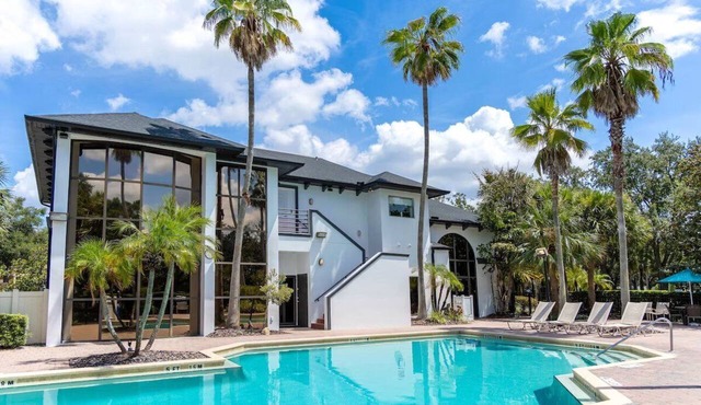 Family Friendly Stay Near Disney! Cozy Suite w/Kitchen, Pool, & Free Parking!