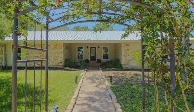 Family Home Base | Buda, Kyle & Austin Access | 4BR Half-Acre