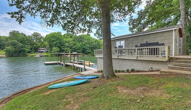 Family Lake House Retreat by AvantStay | Sleeps 24
