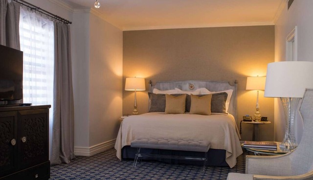 Feel Like A Royalty! Historic Suite with Modern Service! Indoor Pool Available!