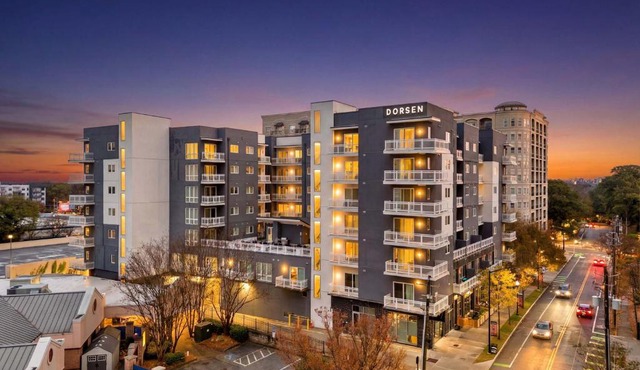 FIFA 2026 Stay - Modern 1B1B Apartment with Private Balcony - 2 mi from Mercedes-Benz Stadium - 7