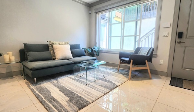 FIFA Central/15 mins to Stadium & Fan Festival/Walk to Pubs/Bus/Skytrain/Shops