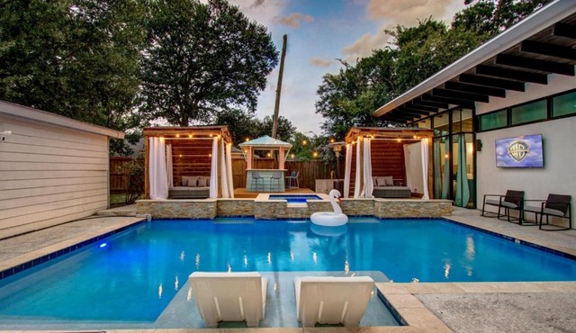 FIFA Ready 5BR Retreat with Heated Pool and Fire Pit