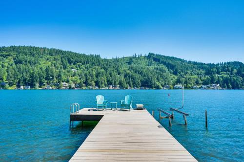 Fire Pit & Views: Modern Summit Lake Escape!