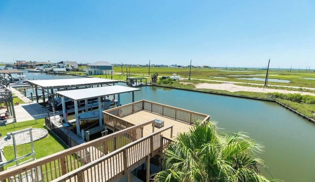 Fisherman's Dream: Waterfront Home