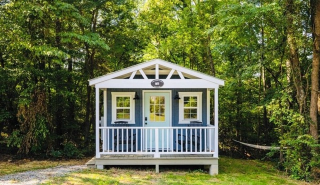 Freedom Acres Cottage.. unique, peaceful stay on gated, 20 acre property.
