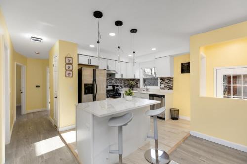 Furnished Private Room in a Spacious Shared Home#3