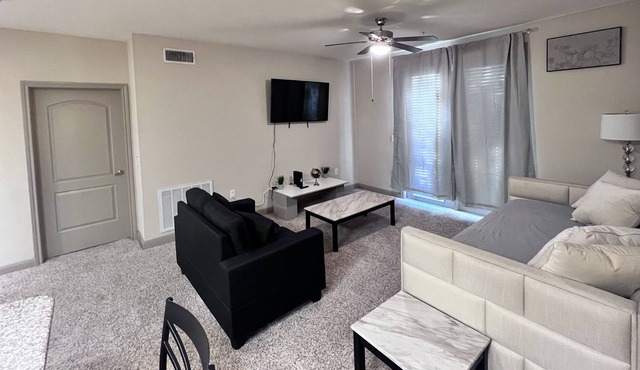 Galleria-Uptown Modern APT Suite