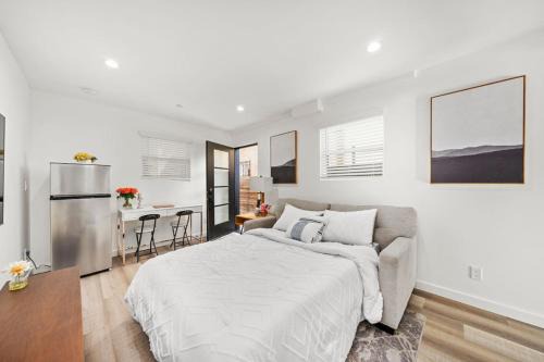 Gated 1 BD Home in Silver Lake with Patio