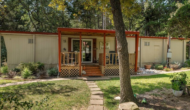 GG’s Peaceful Place! Clean, newly remodeled modern farmhouse getaway in Athens .