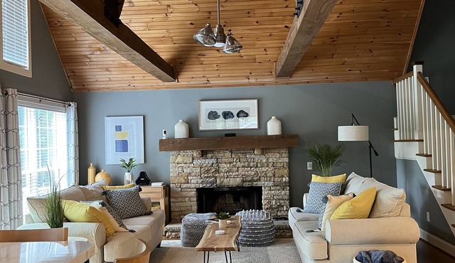 Gorgeous lakefront 4 br/3.5 ba home with firepit,boat&jetski dock sleeps 12