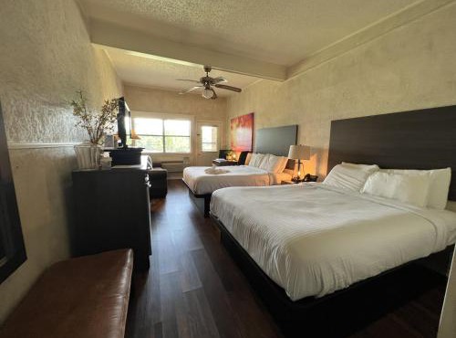 GR4 - Mountain Harbor Queen Guest Room on Lake Ouachita