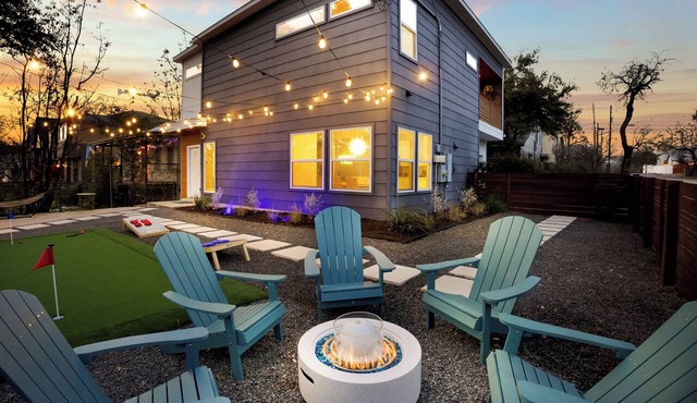 Groovy Putt & Pour: EV, Pets + Walk to Fun & Eats
