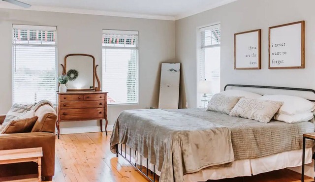 GrueneGusthaus#3| Private Condo+ Golf Cart Rentals