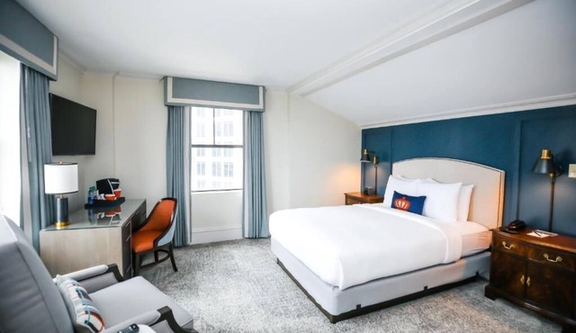 Heritage-Style Hotel Near Charlotte Convention Center and City Attractions